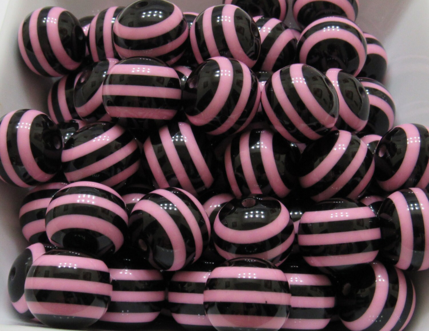 20mm Pink & Black Striped Bubblegum Beads, Chunky Bubblegum Beads, Chunky Gumball Resin Bead, Chunky Necklace Supply Beads, Gumballs