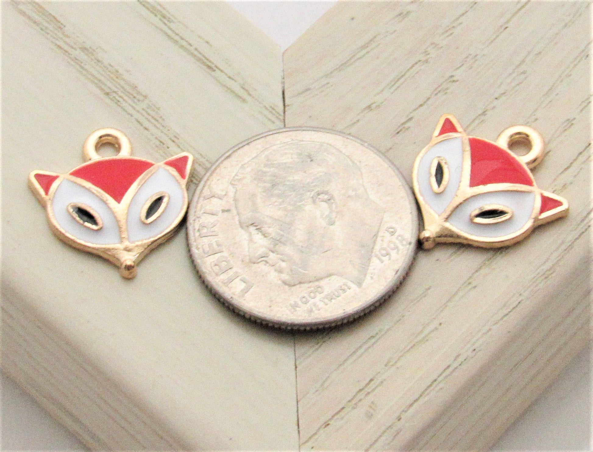 4 Red, White and Gold Fox Enamel Charms, Fox Charm 13mm X 10mm Charms, Hair bow Center, Scrapboof Enamel Fox Charm