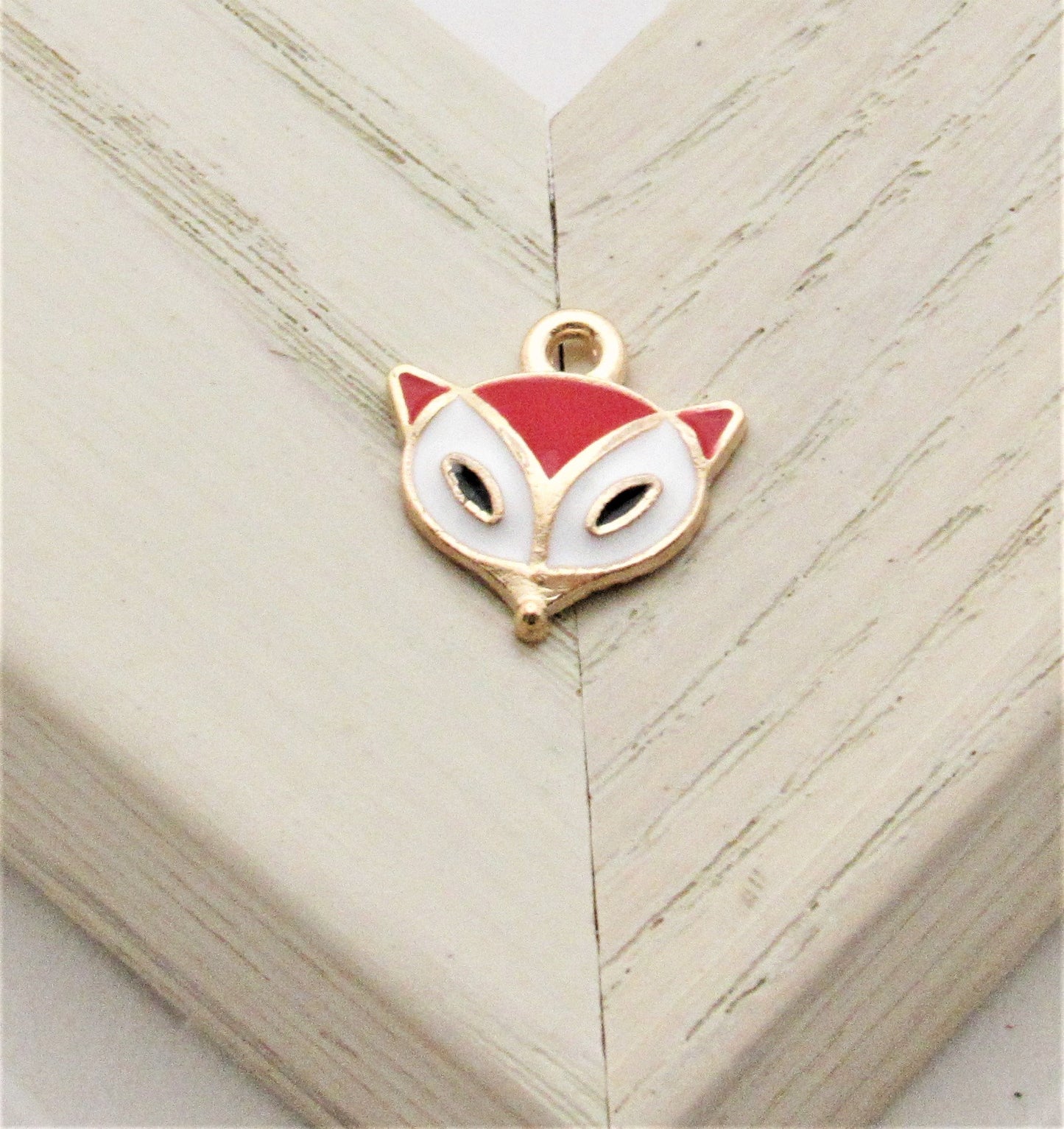 4 Red, White and Gold Fox Enamel Charms, Fox Charm 13mm X 10mm Charms, Hair bow Center, Scrapboof Enamel Fox Charm