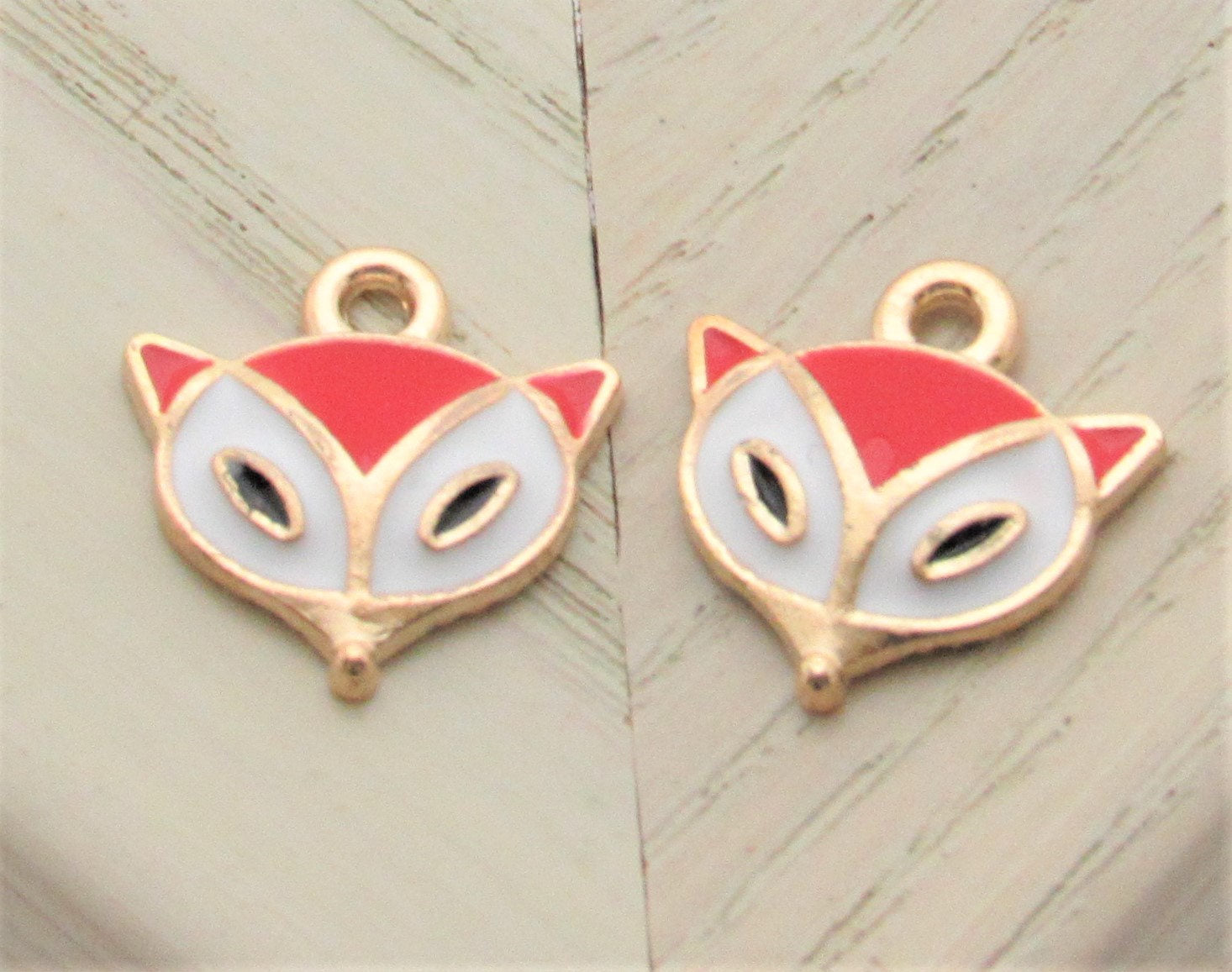 4 Red, White and Gold Fox Enamel Charms, Fox Charm 13mm X 10mm Charms, Hair bow Center, Scrapboof Enamel Fox Charm