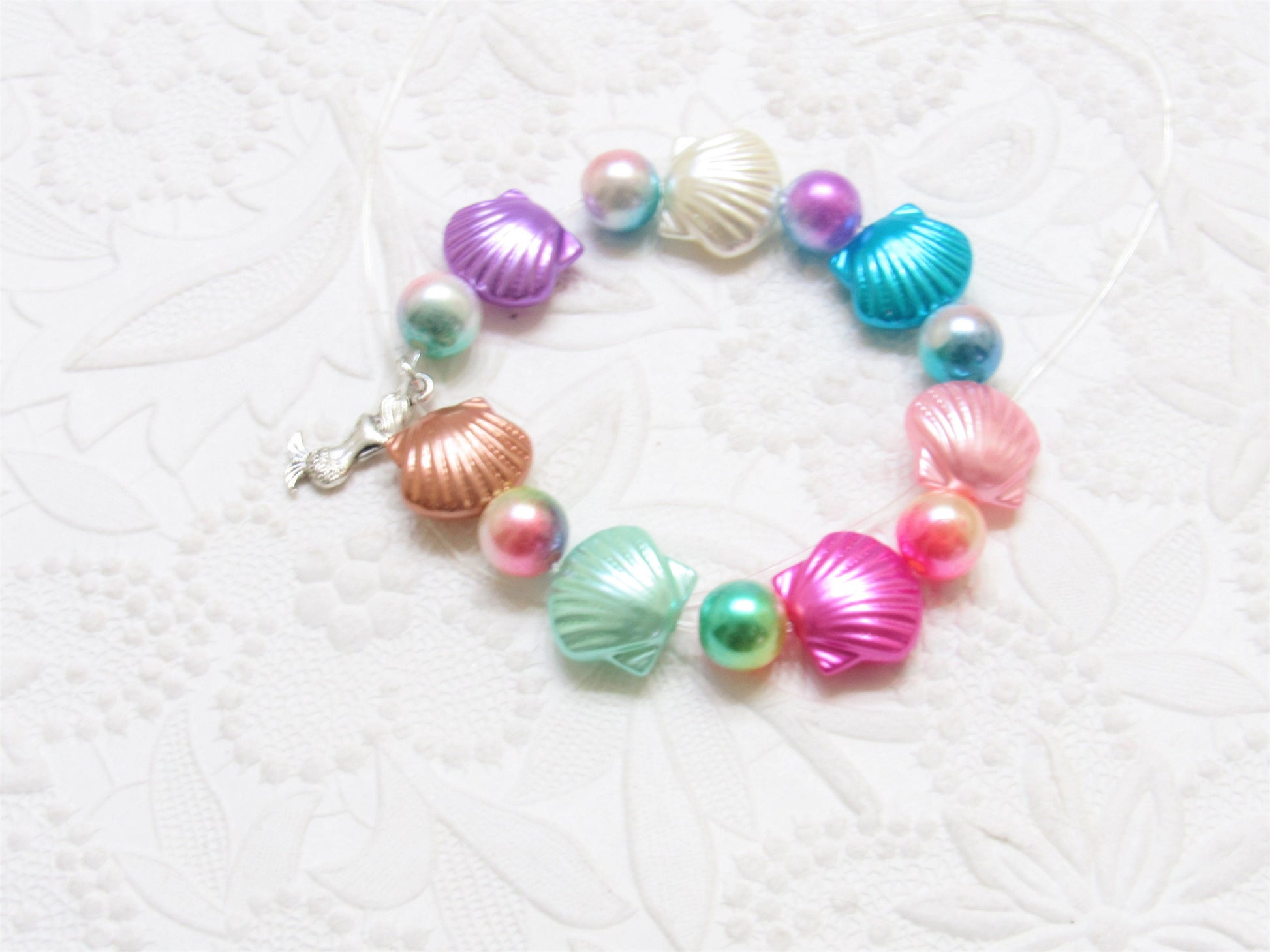 24 Sea Shell Beads, 16mm Mermaid Bracelet Supply Bead, Acrylic Sea Shell Bubblegum Beads, 1 Mermaid Charm