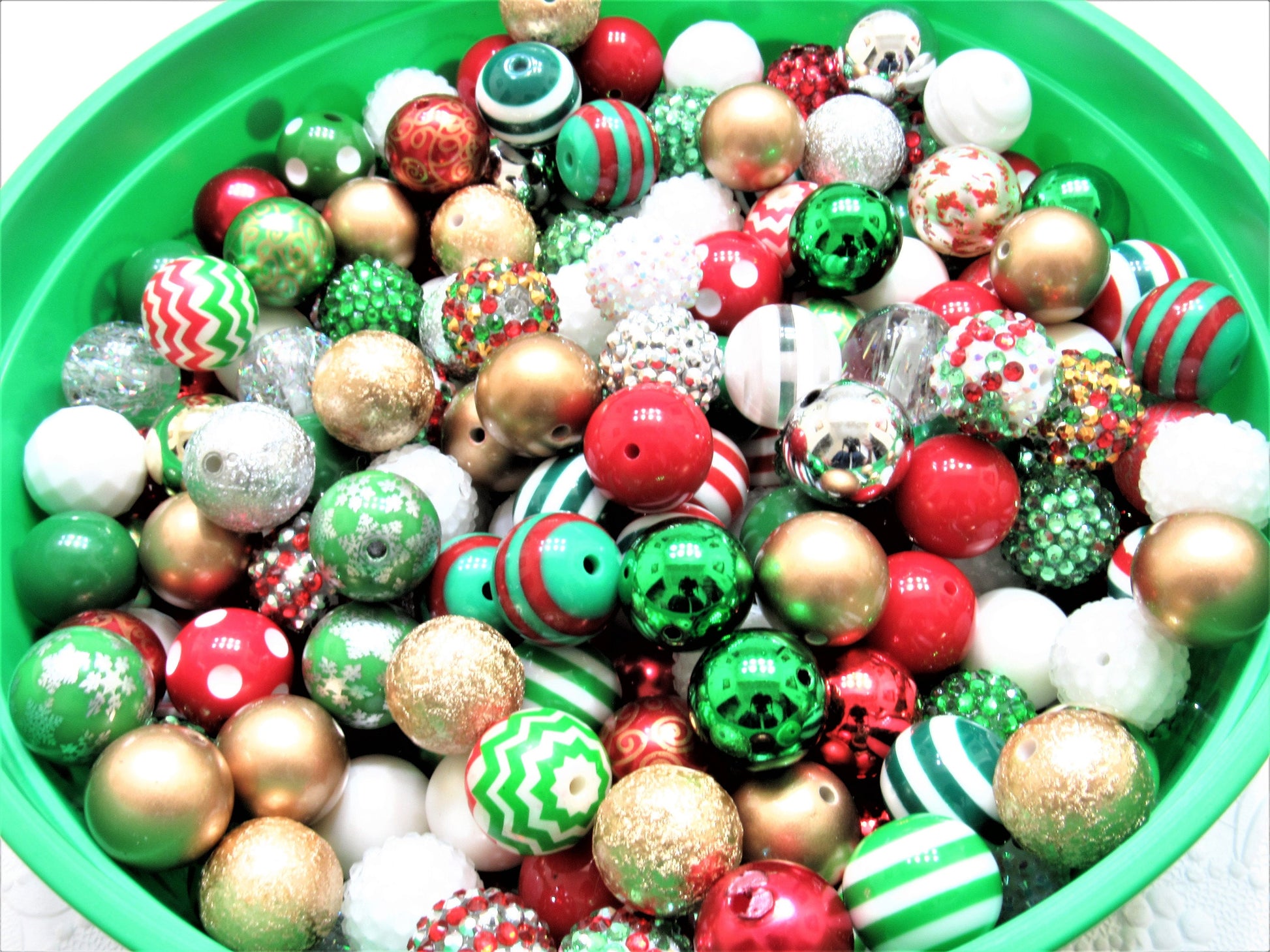 New 20mm Christmas Mix Bubblegum Beads, Red Green White Gold Silver Mixed Gumball Beads, Beadable Pen Mix, Mix included 2 focal beads