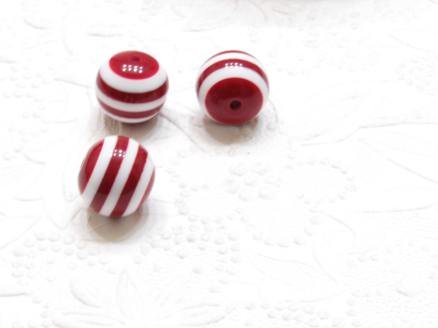 20mm Dark Red Striped Bubblegum Beads, Gum Ball Beads, Striped Acrylic Beads, Round Bubble Gum Beads, Striped Beads, Dark Red Striped Beads