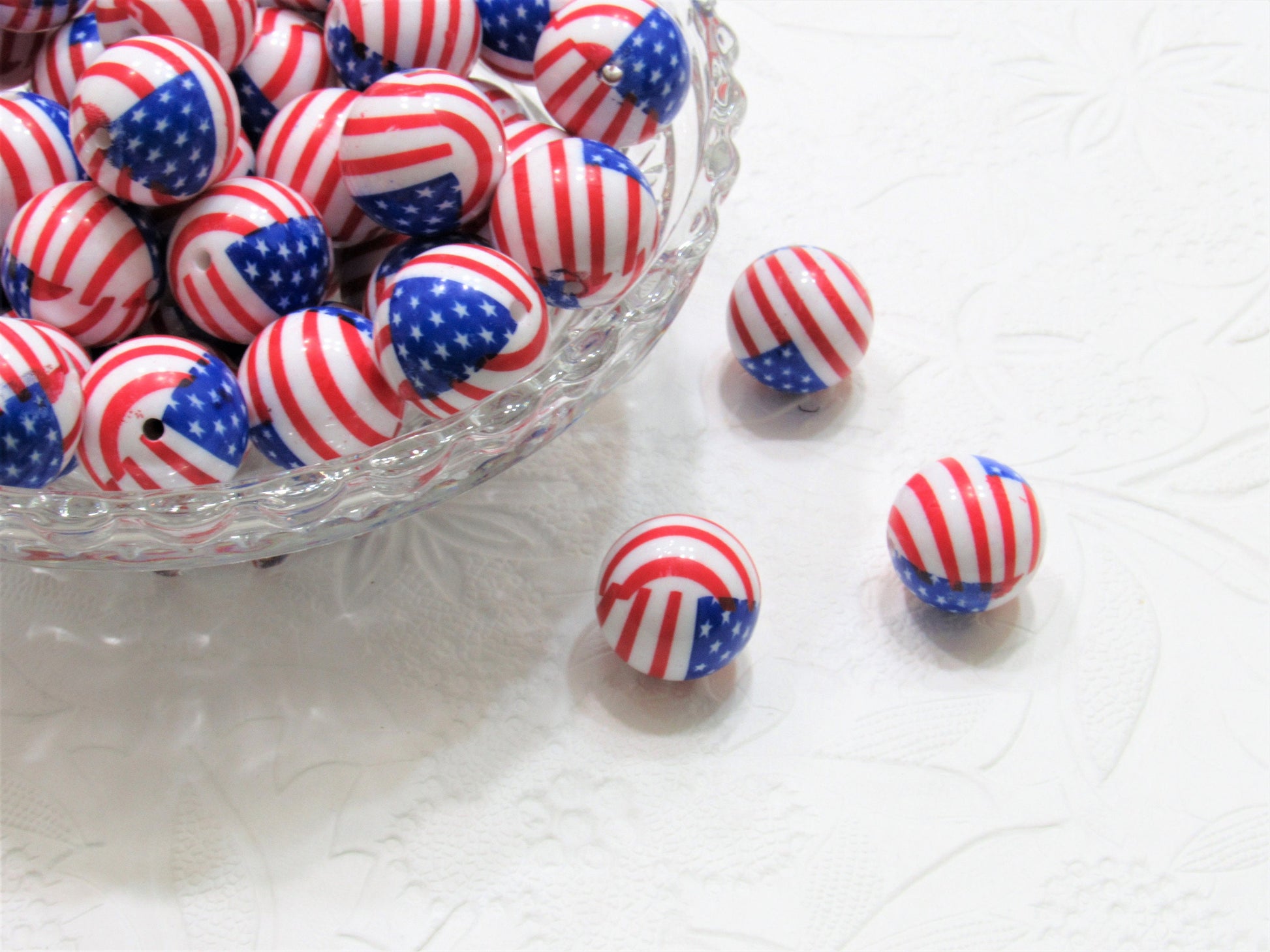 B Grade Flag Beads 20mm Red White Blue USA Flag  Bubblegum  Beads, July 4th. Beads, Chunky Gumball Beads, Bubblegum Necklace Bead Supply,