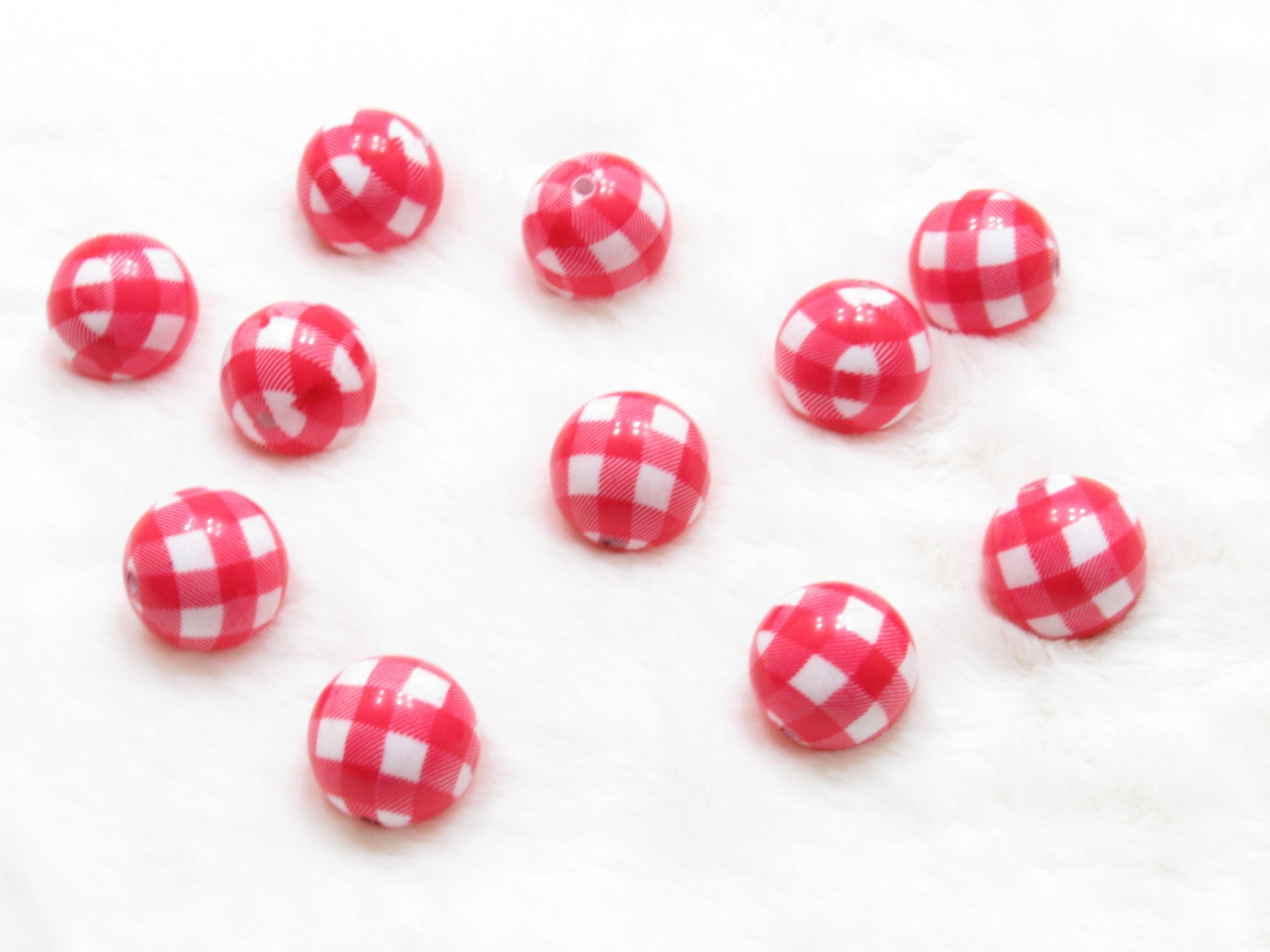 NEW 20mm Red and White Checked Bubblegum Beads, Gingham Checked Bubblegum Beads, Buffalo Plaid Beads, Round Acrylic Beads, Bubblegum Bead,