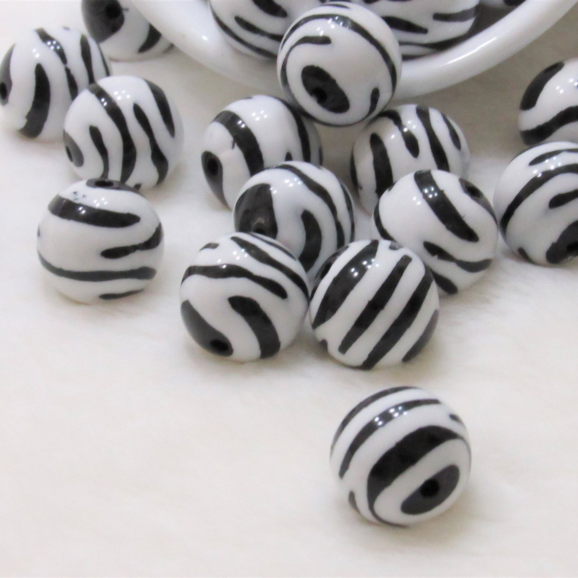 NEW 20mm Zebra Stripes Printed On Matte White Beads, Black and White Zebra Print On Bubblegum Bead, Zebra Printed Beads, Animal Print Bead